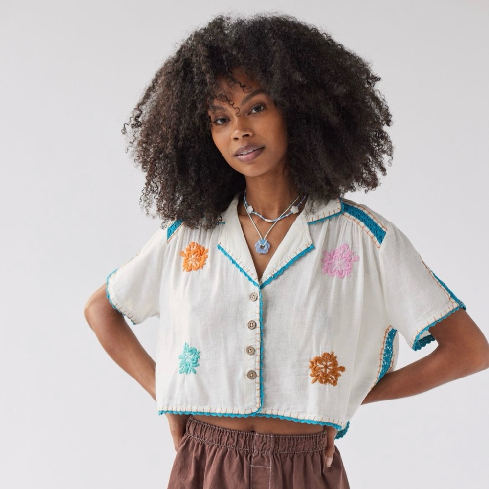 UO Embroidered Cropped Button-Down
